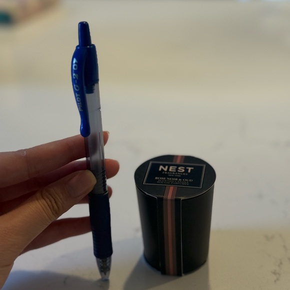 NEW! NEST Fragrances Rose Noir & Oud Mini Scented Candle .95oz - Picture 4 of 5